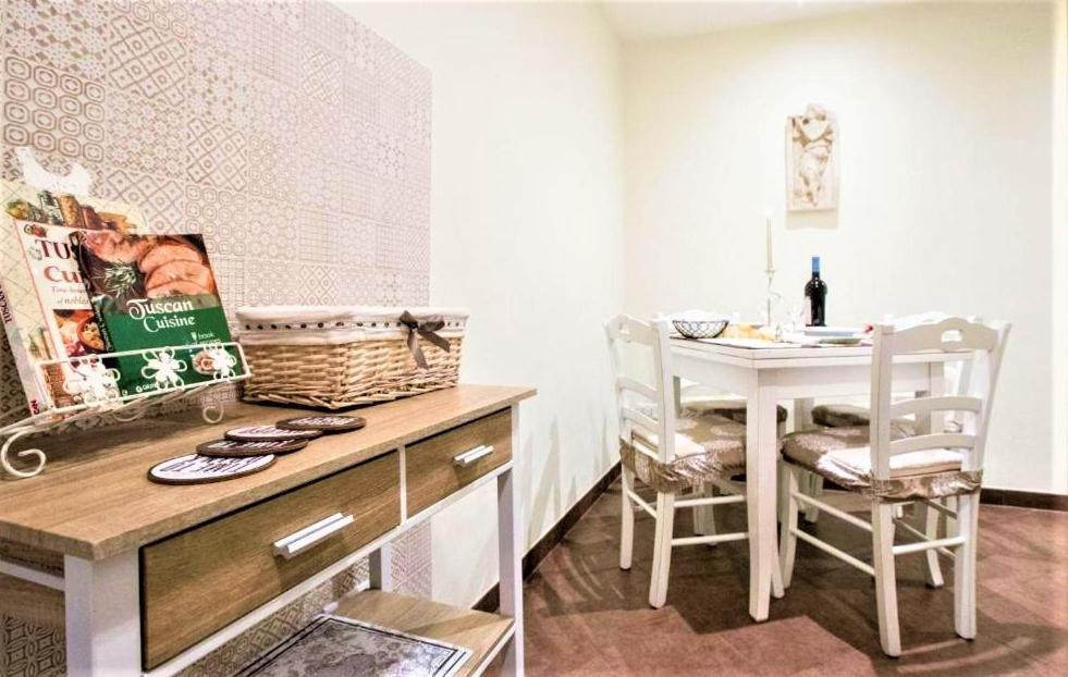 Charming Suite Cavour Heart Of Firenze Eksteriør billede