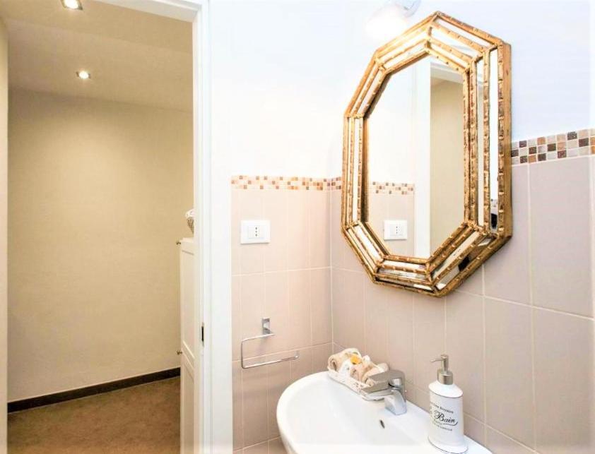 Charming Suite Cavour Heart Of Firenze Eksteriør billede